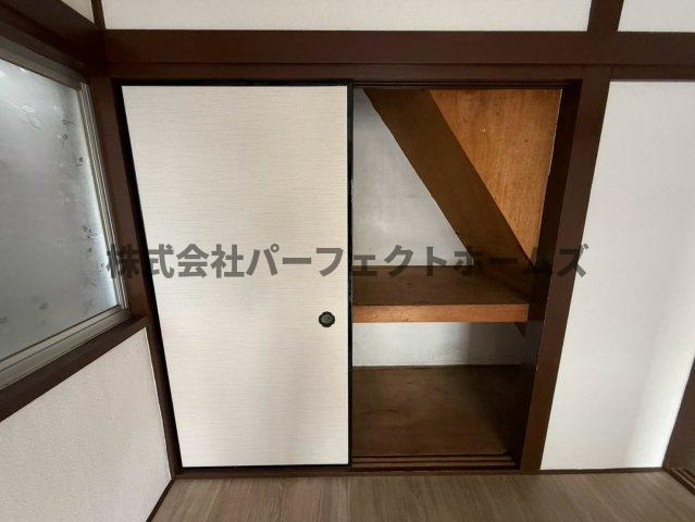 点野1丁目戸建　賃貸の収納|たっぷりとした収納スペースです