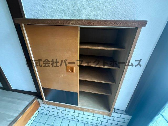 点野1丁目戸建　賃貸の収納|便利な収納スペースです