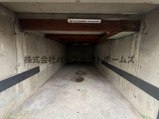 点野1丁目戸建　賃貸の駐車場|駐車場に車を止められます