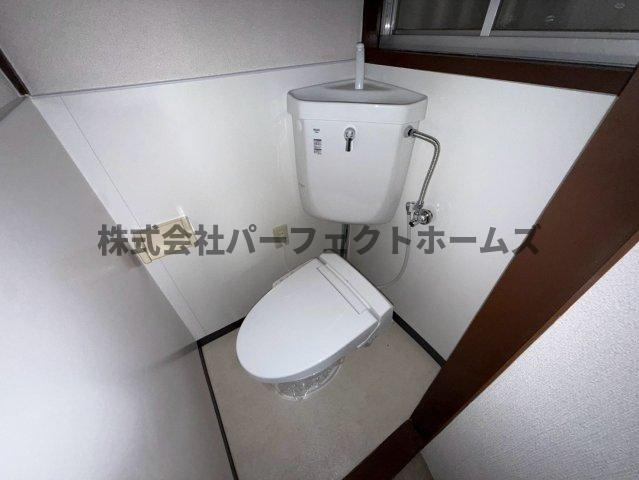 点野1丁目戸建　賃貸のトイレ|落ち着いた色調のトイレです