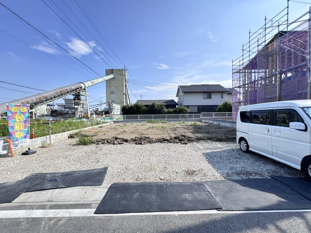 新築　高崎市箕郷町上芝第４　Livele Garden.S　5号棟の駐車場|現地写真　駐車スペースは並列3台分可能です！
