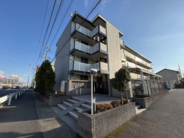 レオパレスエミールプラザの外観