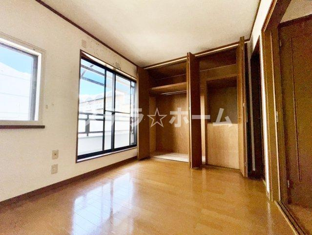 豊里6 中古戸建の洋室|落ち着いた色調の洋室です