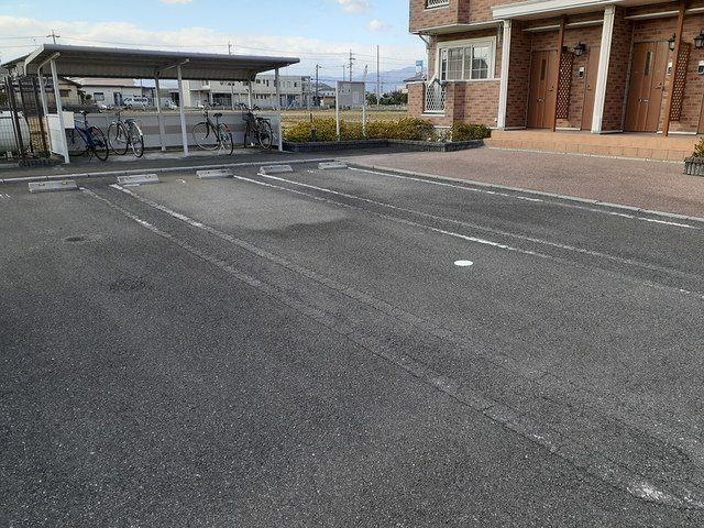 パル　レジデンス三番割Ｂの駐車場
