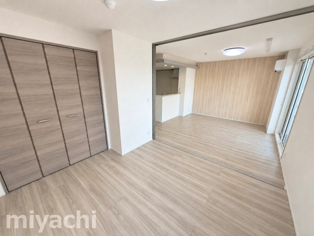 グラシア春日の洋室