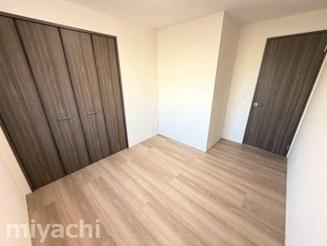 グラシア春日の洋室