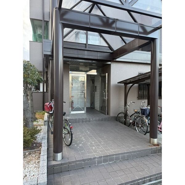 フリーダム道明寺のエントランス