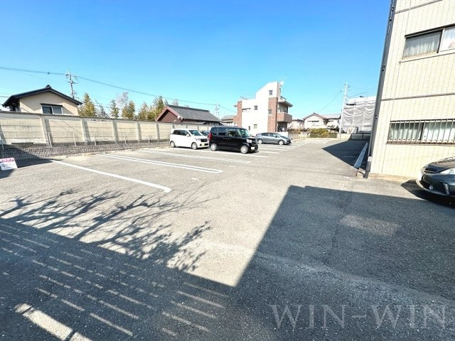 リバーサイドヒルの駐車場
