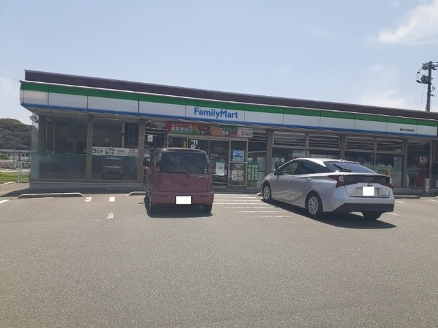メゾン　ド　ノーブルの周辺|ファミリーマートまで240m