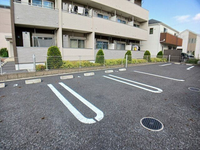 ピアブリーゼ神明の駐車場
