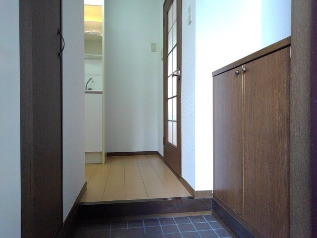 ハピネス八筋の玄関
