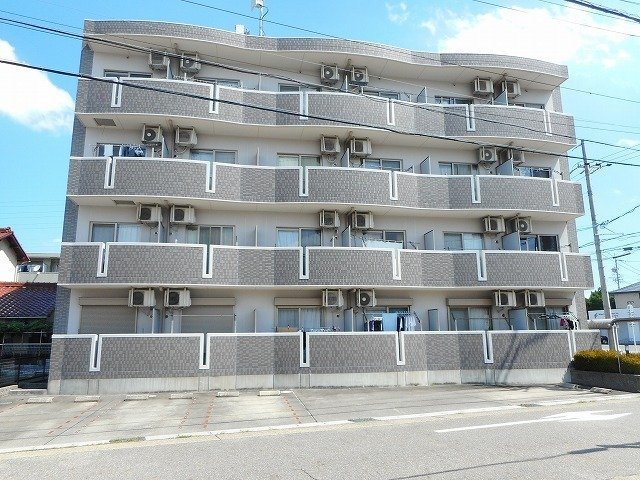 プラシードカーサの外観