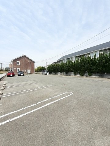 ロジュエクセレの駐車場