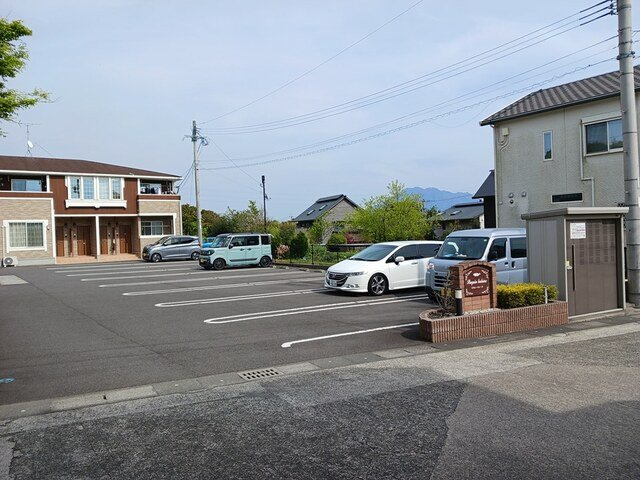 ルカン・バレーヌの駐車場