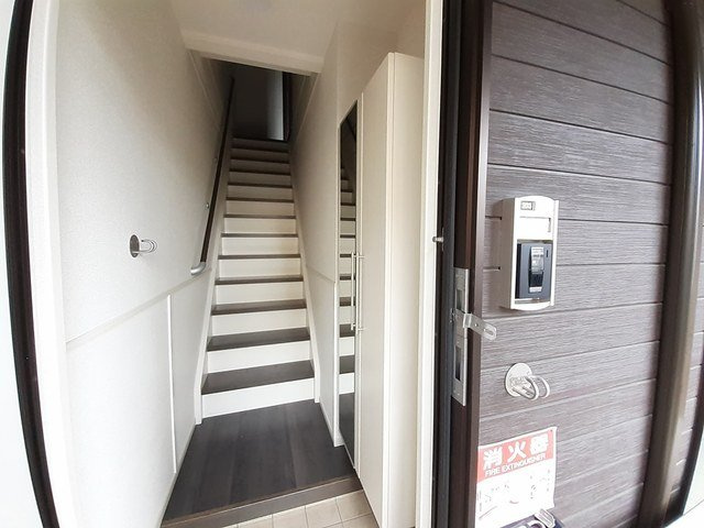 カーネ　プレッソの玄関