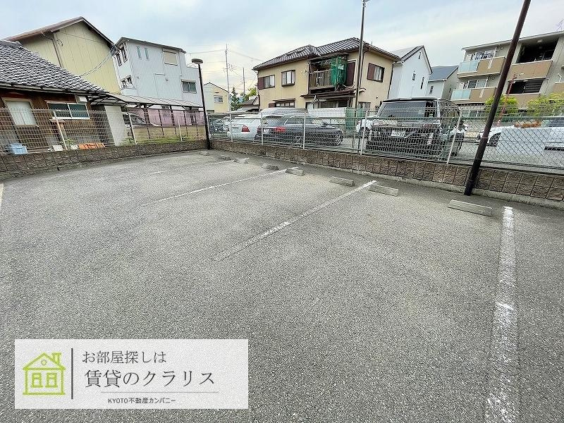 レヴェンテ桂の駐車場