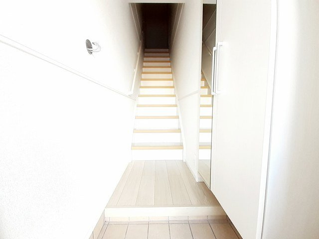 パインオークⅥの玄関