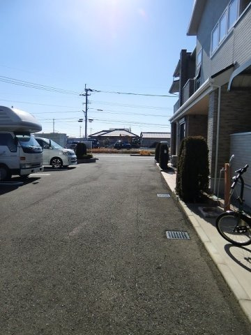 メゾン　ド　ソレイユの駐車場