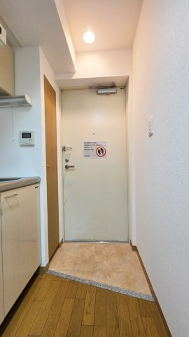 スカイコート三越前壱番館の玄関