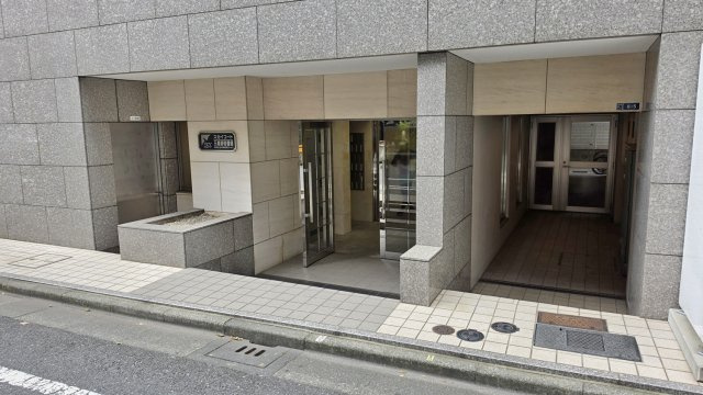 スカイコート三越前壱番館のエントランス