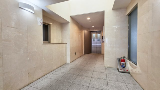 スカイコート三越前壱番館のロビー|1階共用部