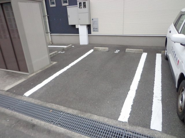 メゾンドシャンテールの駐車場