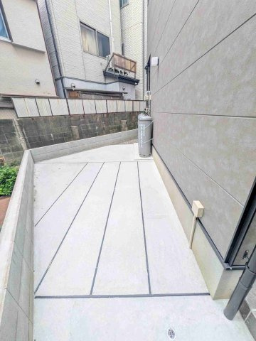 サンメイプル上新庄の駐車場