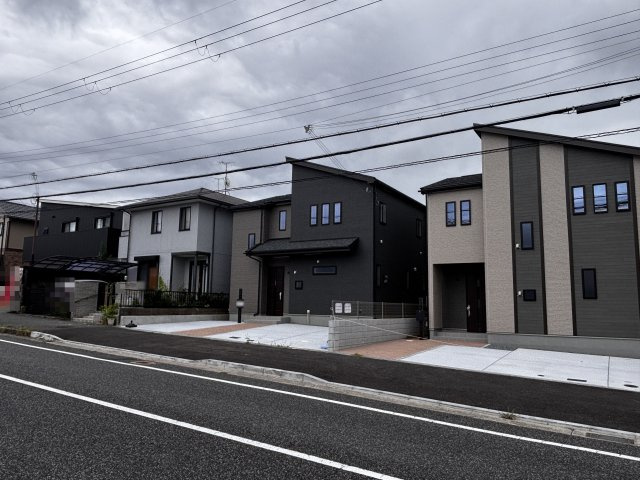 三木市緑が丘町中1丁目新築戸建B号棟の前面道路含む現地写真
