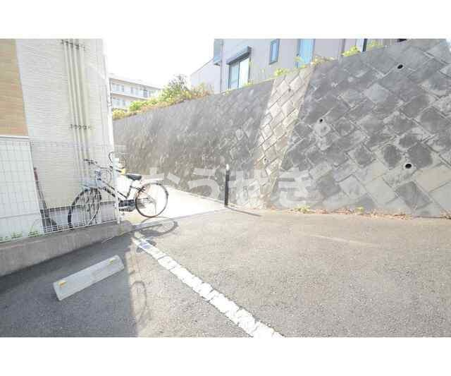 メゾンＢの駐車場