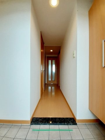 今治セレンディップビルの玄関