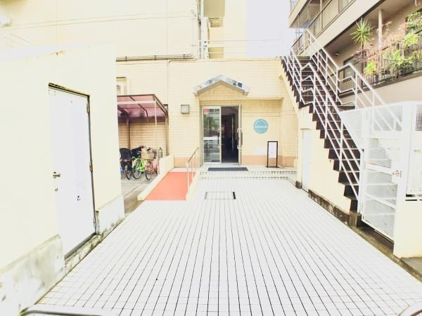 ロイヤルプラザ滝野川のエントランス