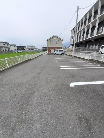 ウージーⅡの駐車場