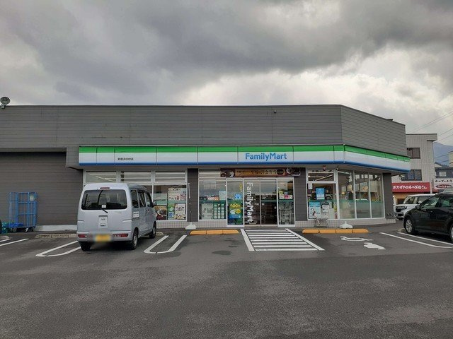 サンリットＫⅡの周辺|ファミリーマート新居浜中村店様まで200m