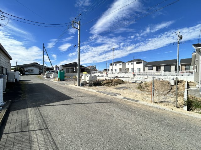 新築　高崎市箕郷町上芝第９　クレイドルガーデン　3号棟の前面道路含む現地写真|現地写真　南東側接道幅員約5.5ｍ 