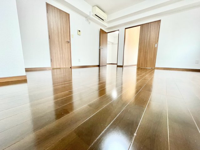 ディアレイシャス中野新橋の居間・リビング|2026.09.19撮影

現地ご見学希望・資料請求などお気軽にお問い合わせ下さい！
03-5990-5201