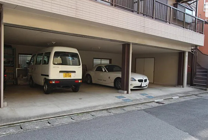 【駐車場】