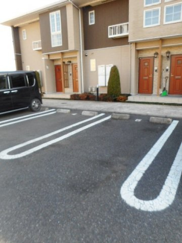フレスクーラの駐車場