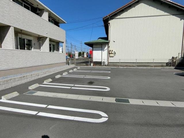 リバーサイド　加賀の駐車場