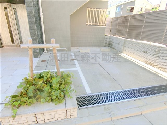 アリシアコート多摩川の駐車場