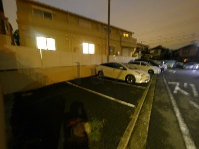 クレール片倉 の駐車場