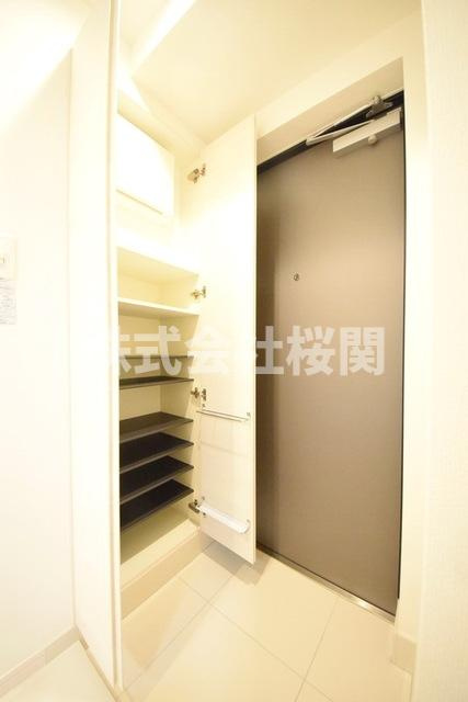 ベルシード横濱大口通の玄関