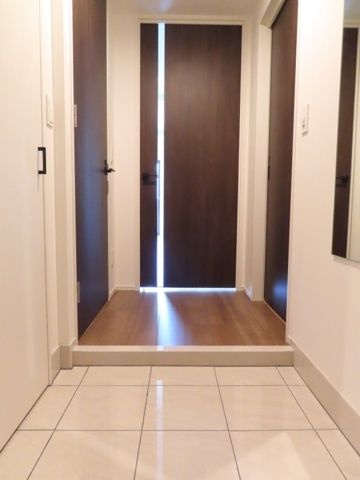 ロイジェント志村坂上の玄関
