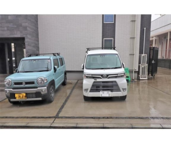プレシャスＩＩの駐車場