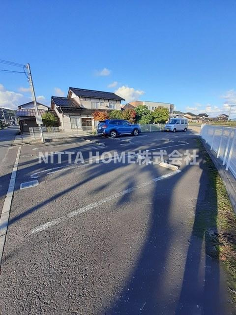 オアシスの駐車場|敷地内に駐車場も完備(*^-^*)