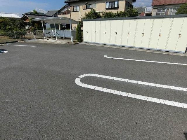 マーシュ　ディアコートの駐車場