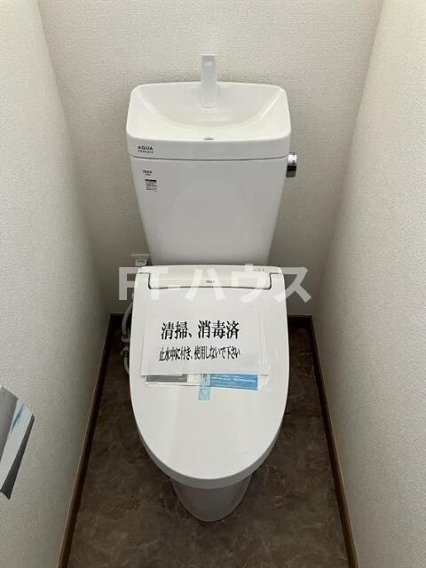 浪花町戸建のトイレ