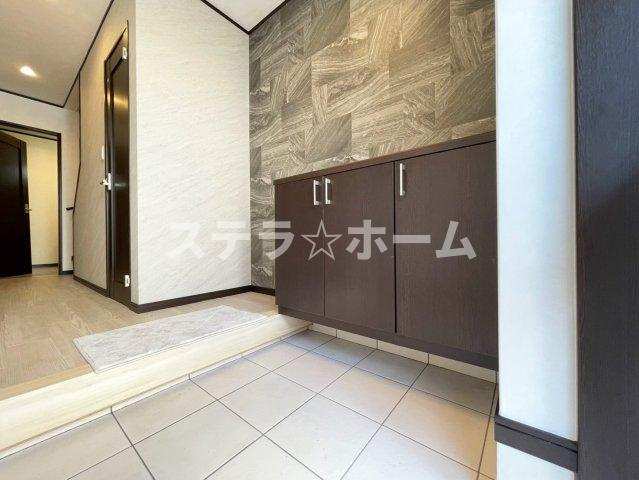 木川東1 中古戸建の玄関|きれいな玄関です
