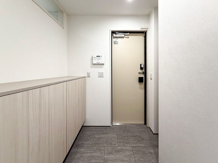 セレスティア草薙町の玄関