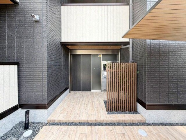 セレスティア草薙町のエントランス