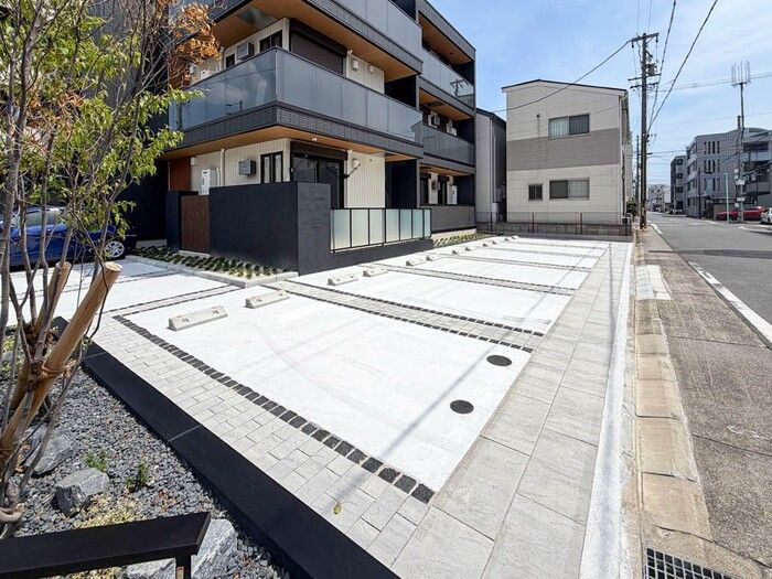 セレスティア草薙町の駐車場